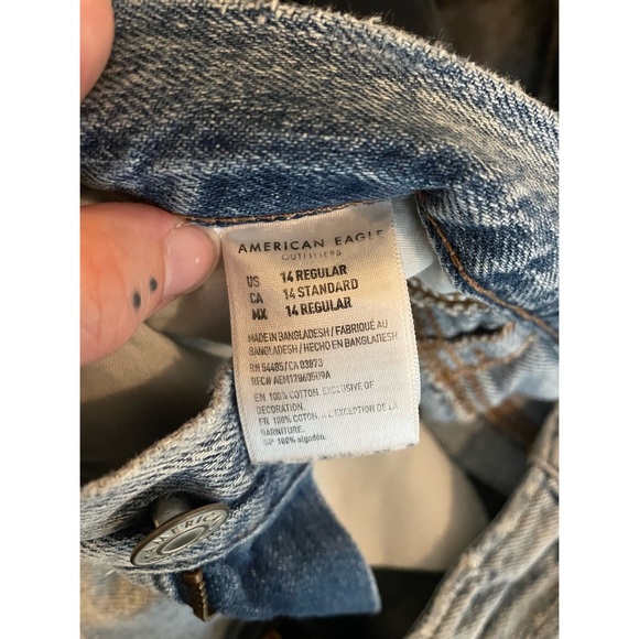 AE Ripped Mom Jean - Picture 4 of 4